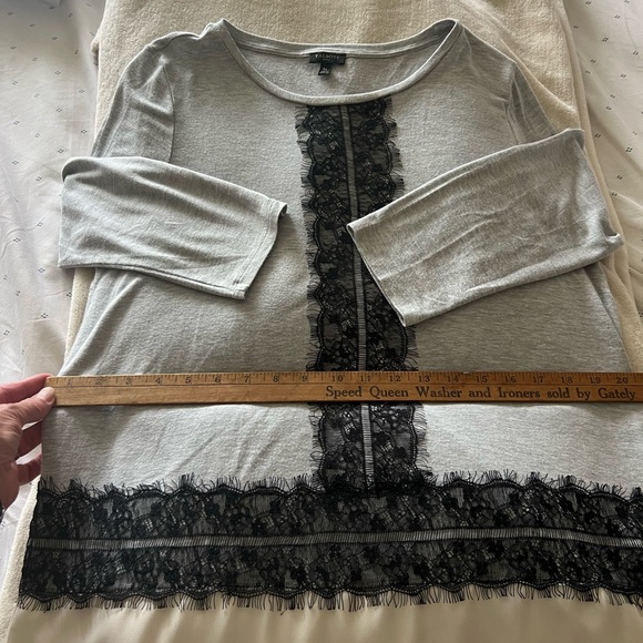 Talbots Petites Large Top, pretty gray, cream with black fringed lace - Picture 10 of 11